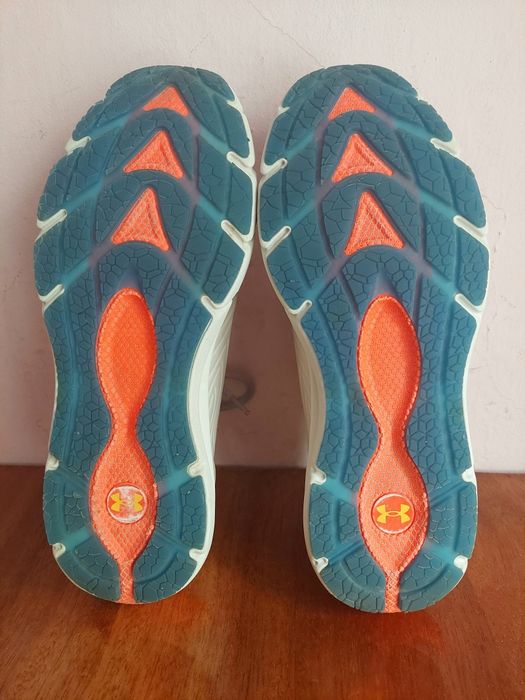 Кроссовки бігові фірми under armor phantom 2 оригінал 

Розмір по бірц