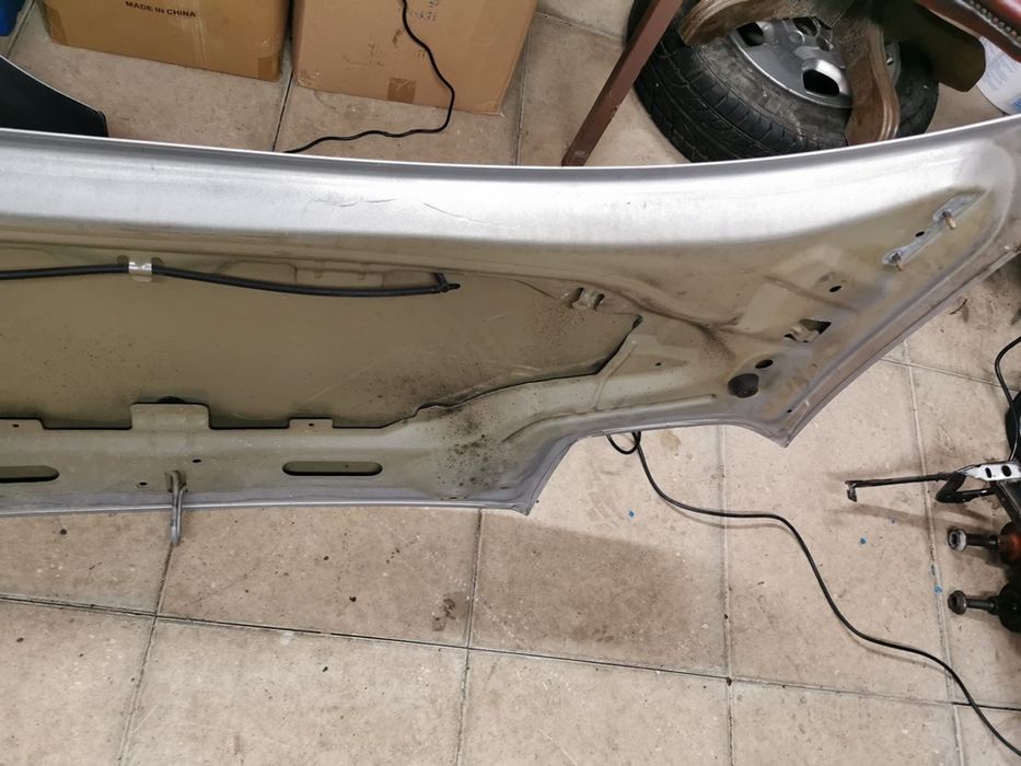 Capot ford galaxy 1.9 tdi 2003