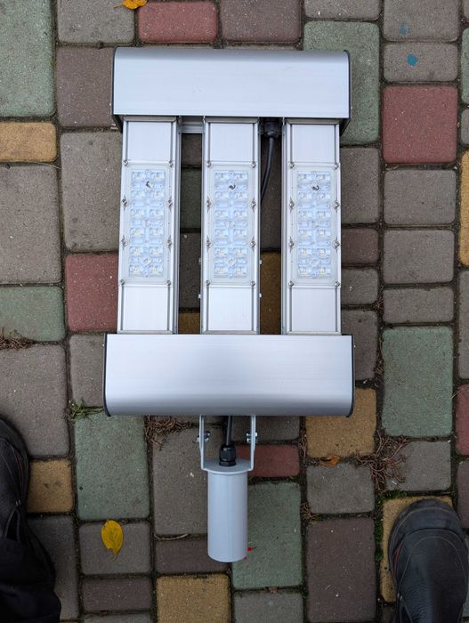 Світильник вуличний консольний LED 140 Вт на стовп