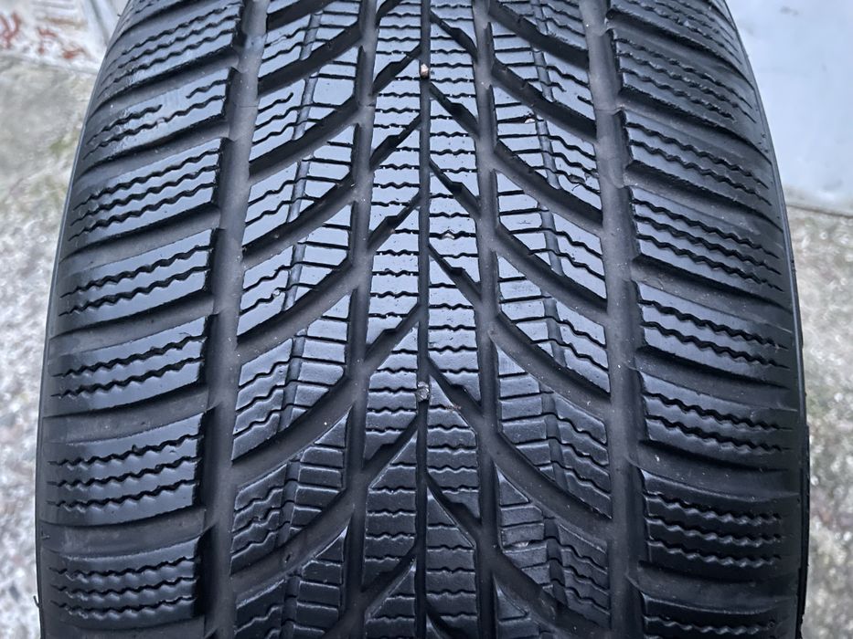 Продам  практически новую резину 235/45R18
