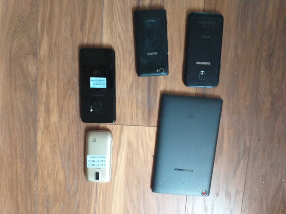 Uzywane telefony i tablet. Cena za calosc