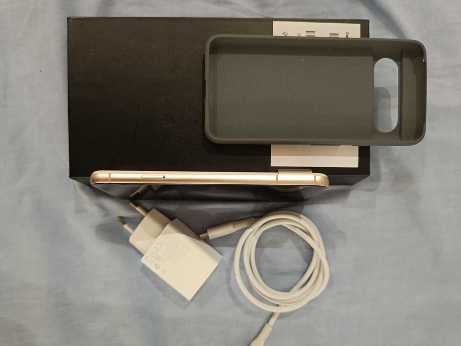 Google pixel 8 gold