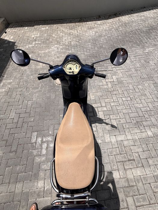 Vespa lx 125.