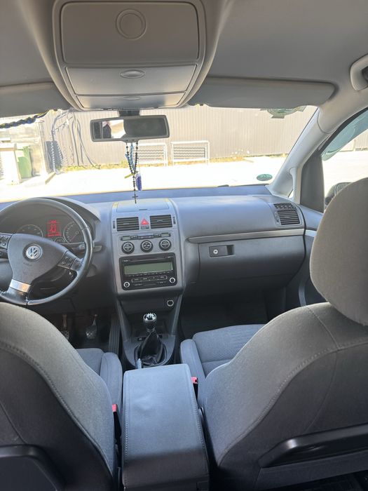 Автомобіль Volkswagen Touran