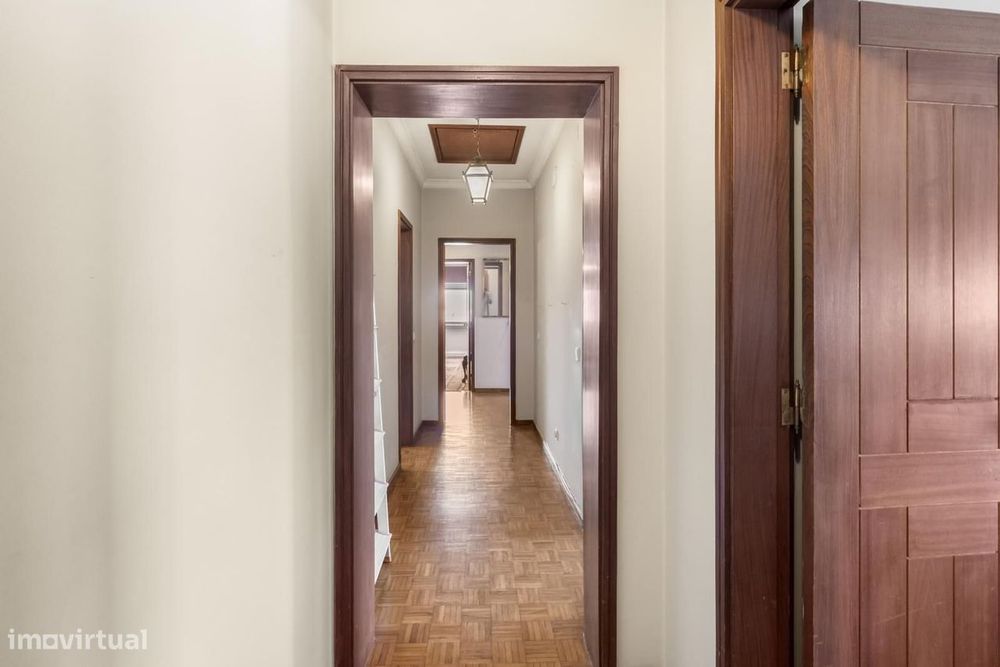 Apartamento T5 com estacionamento, Quinta das Palmeiras, Oeiras