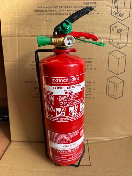 Extintor de po 2 kg  (fora da validade)