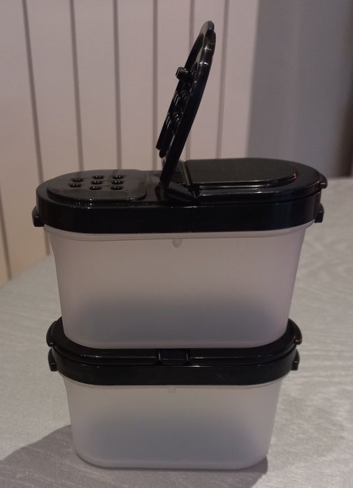 Recipientes para sal ou pimenta tupperware