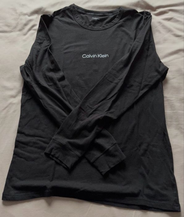 Vendo Pijama Calvin Klein.