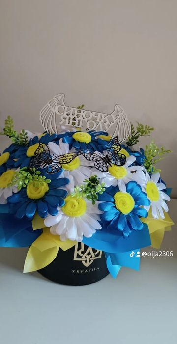 Ромашки з атласних стрічок