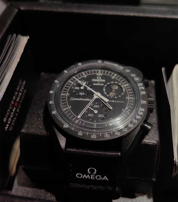 Swatch xOmega Bioceramic Moonswatch Mission To Moonphase Snoopy
Black