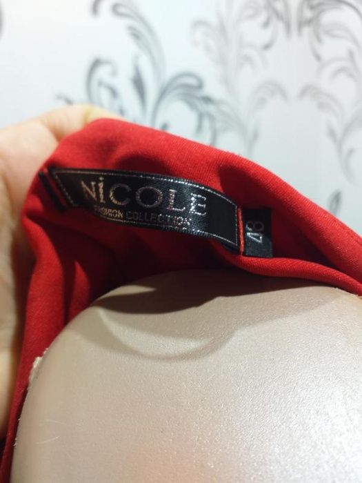 Красное модное платье 38-40 евр. размер