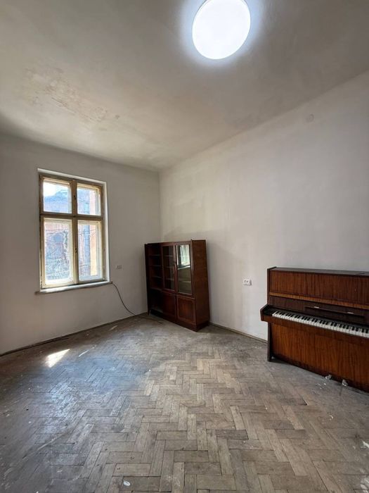 Продаж 2-кім квартири без ремонту на вул. Івана Франка