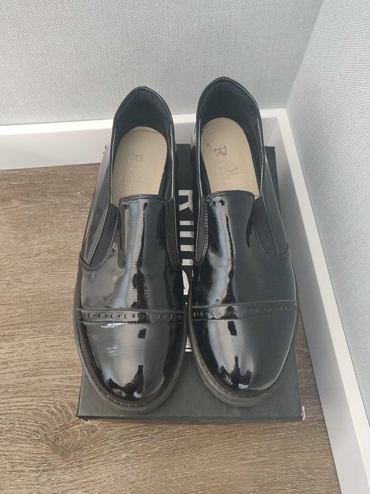 Лаковые туфли 38 размер