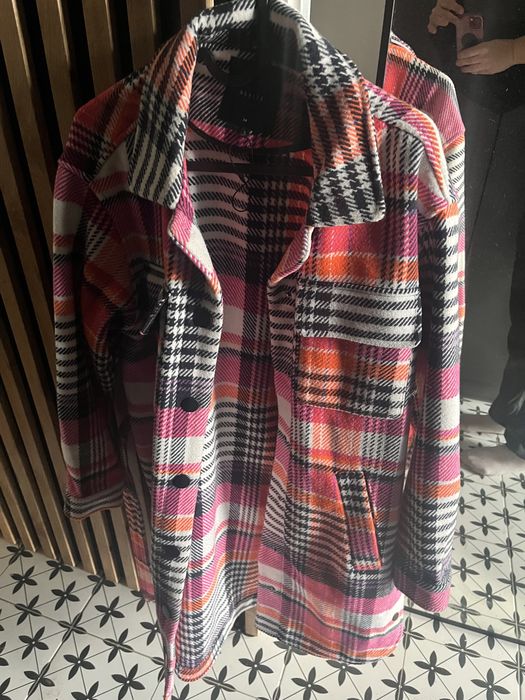 Piekny Plaszcz w krate Mohito