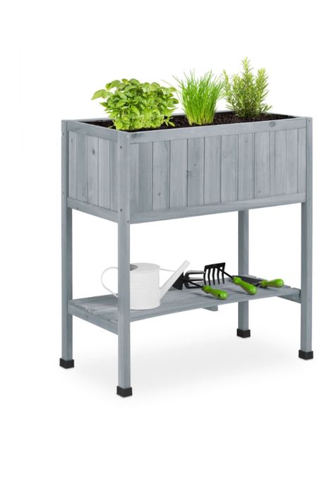 Drewniany kwietnik do ogrodu