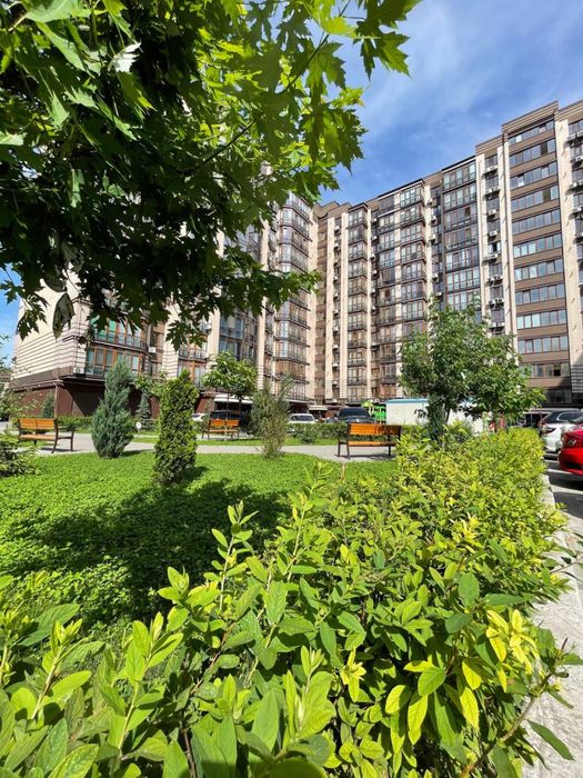 Продам 2ком. 77.8м2. + кладовка 4м2. ЖК Атлант ул. Антоновича,36