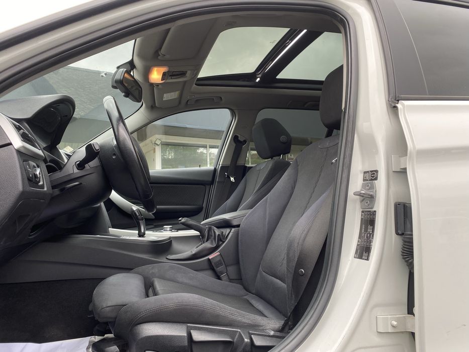 BMW 320d Sport Auto - GPS + Teto panorâmico + Vidros