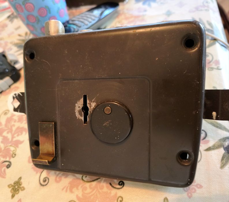 Fechadura usada para venda