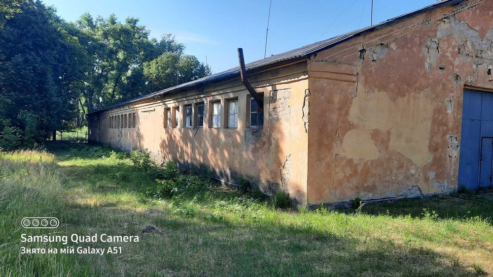 Продам  склад  виробництво  в  місті Прилуки 700 м\кв.