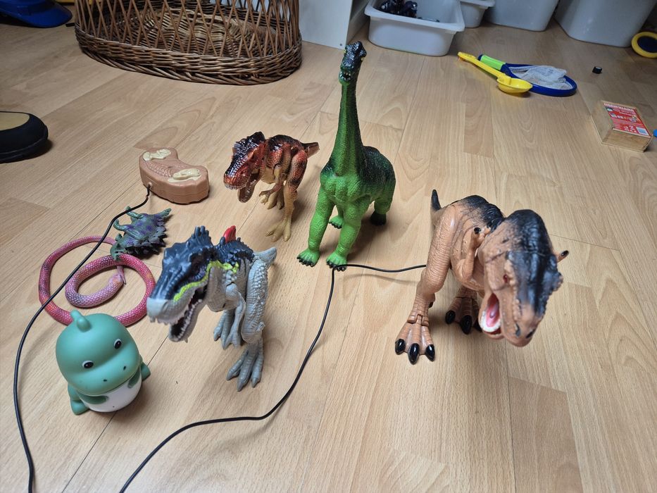 Zestaw zabawek psi patrol pojazdy dinozaury