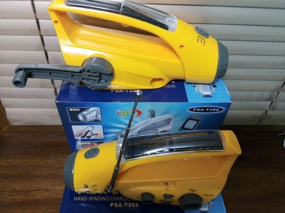 Ручной динамо-генератор фонарь радио сигнализация зарядка  павербанк