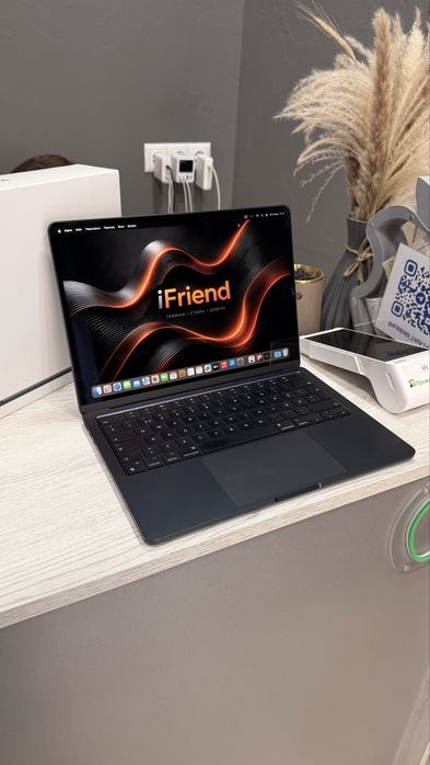 Macbook Air 13’ m2 8/256gb midnight