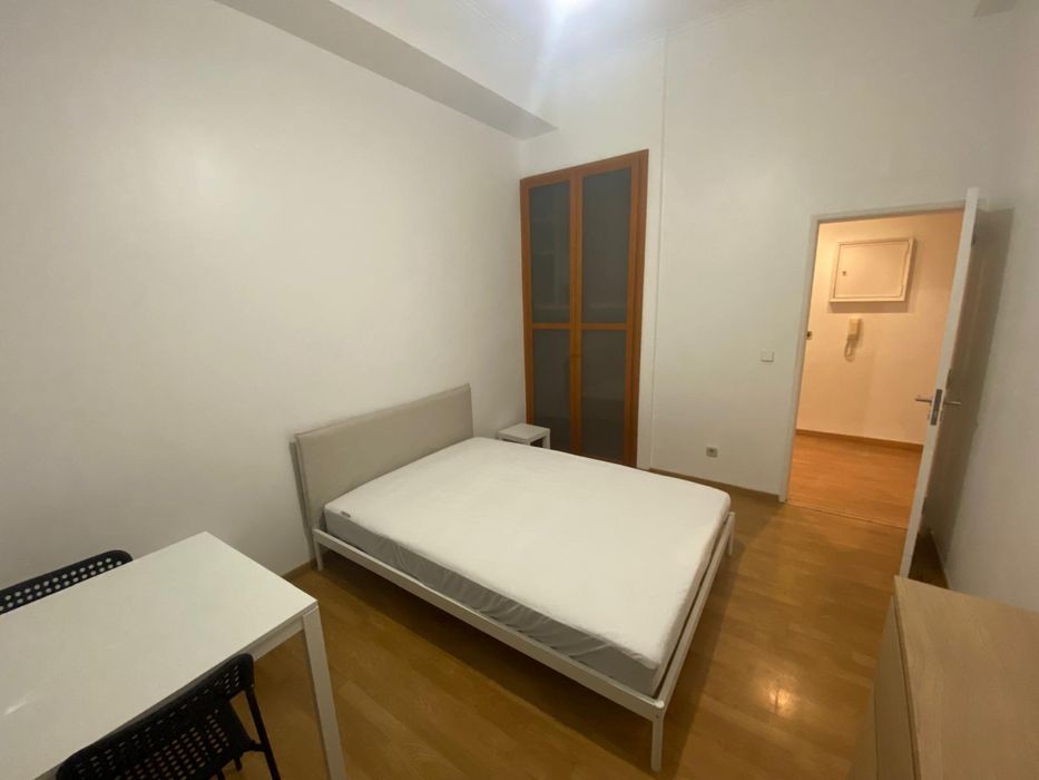 Alugo quarto para casal no centro de Agualva Cacém