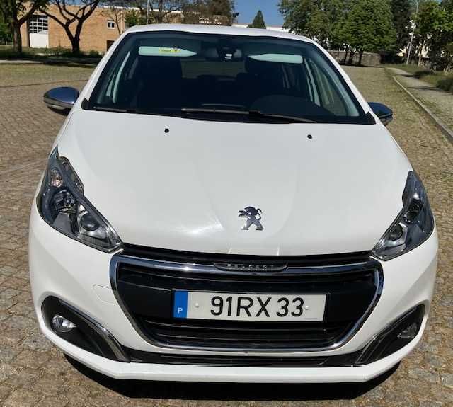 Vendo Peugeot 208 (ano 2016), em ótimo estado.