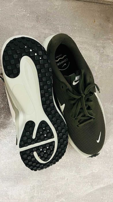 Nike Revolution 8
