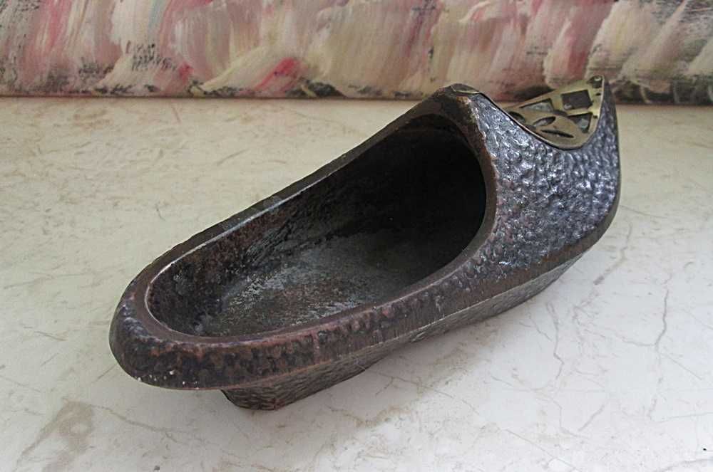 Пепельница  из ссср.Башмак Аладдина.Литье. Шпитар.