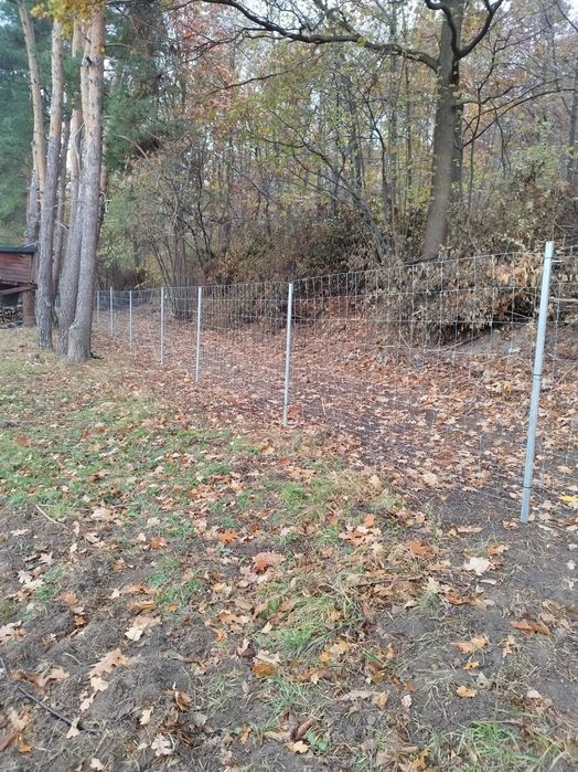 estetyczne solidne ogrodzenie budowlane siatka leśna