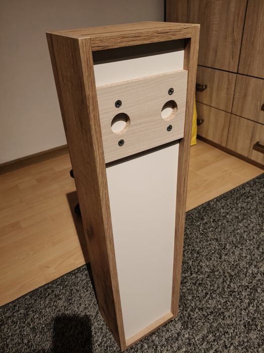 Otwarta szafka wisząca 20cm szerokości