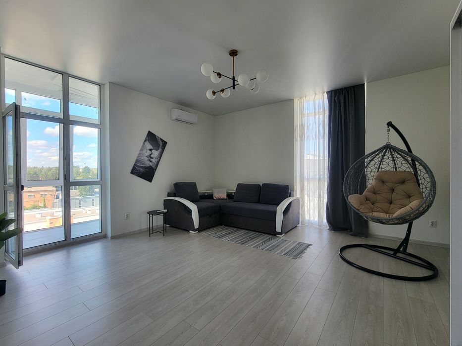 Жк 5 Авалон ,Трамвайна 7 . 2к .Вільна .