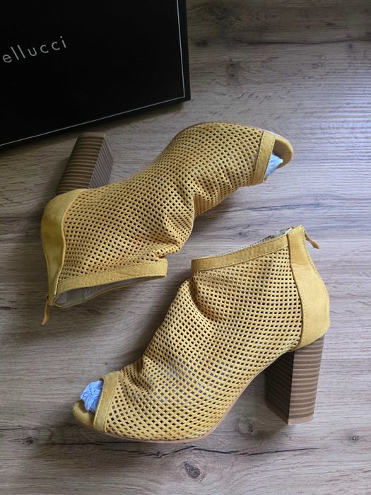 Buty na koturnie | Buty z siateczki | Botki na lato | CCC | Deichmann