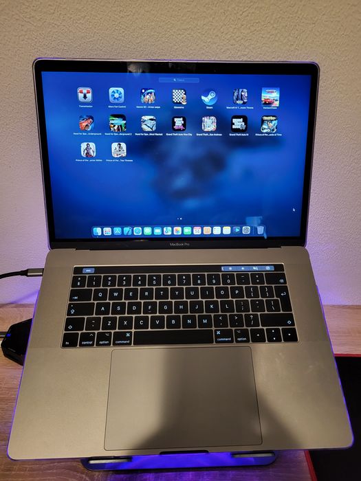 Macbook pro 15 (2017) Touch bar i7, 16GB RAM, Radeon PRO 555