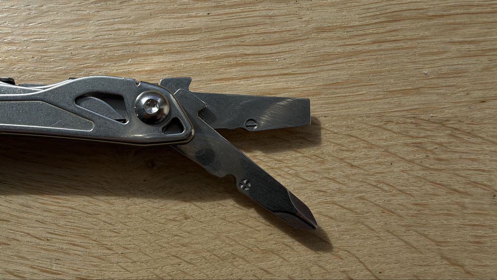 Leatherman WINGMAN multi-tool