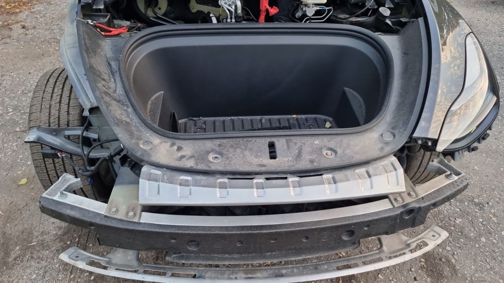 Запчастини Tesla model 3 та model Y