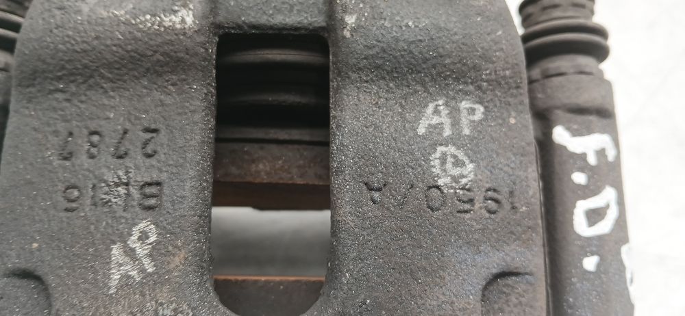 Pinça travão / maxila de travão frente direita NISSAN Micra V (K14)