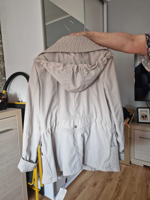 Kurtka beżowa lekka