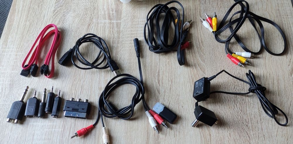 Various cables and connectors64552126542979124