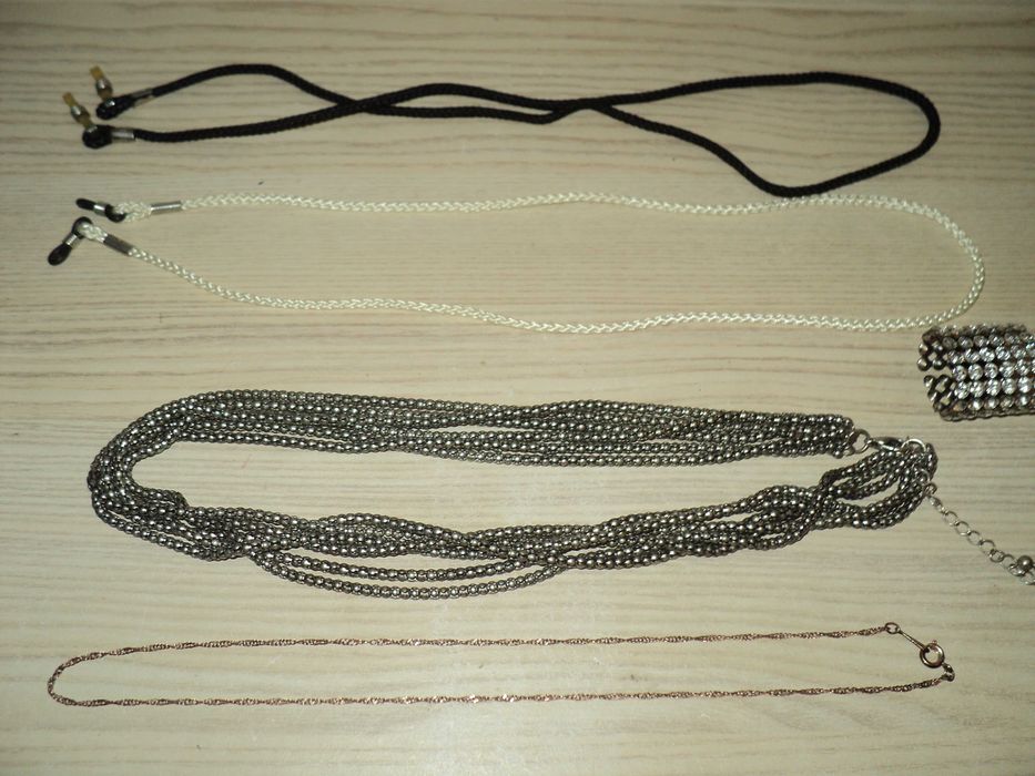 Zestaw łańcuszek, pierścień do apaszek cyrkonie, 2 sznurki do okularów