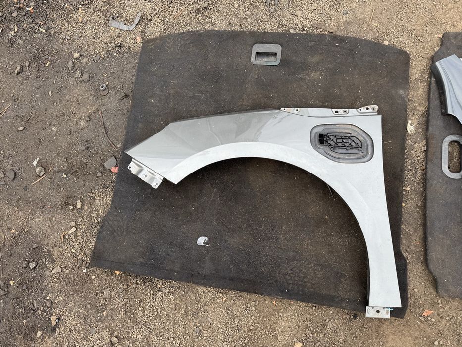 Переднє крило  ліве праве Chevrolet Volt 2
