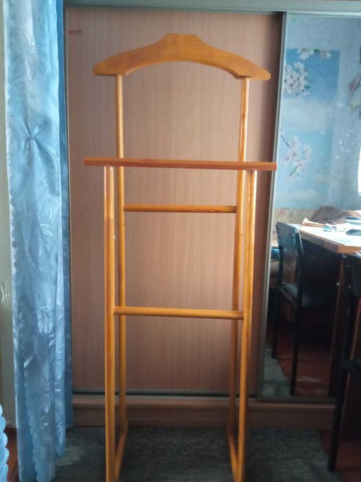 Напольная вешалка для одежды