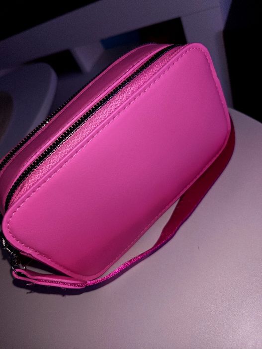 Różowa mała torebka pikowana SM na szerokim pasku
