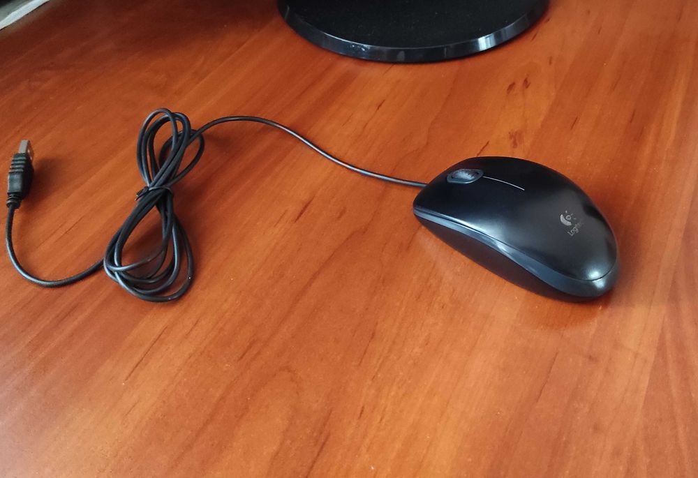 Мышь Logitech B100 USB Black (в идеале)
