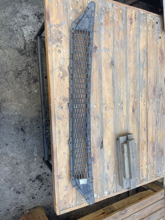 Продам решітку бампера Hyundai tucson2 оригінал 86561-d7000