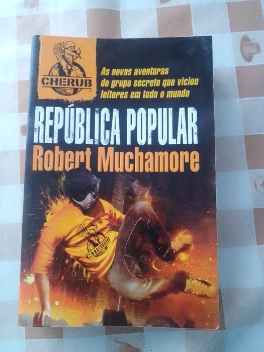 Livros  coleção CHERUB de Robert Muchamore
