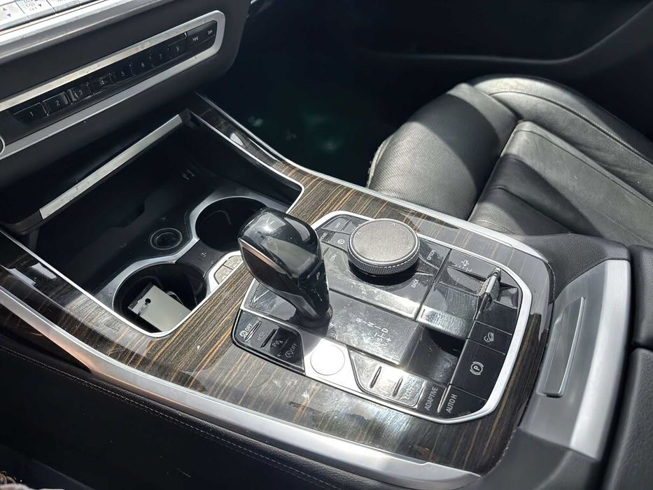 BMW X7      2020