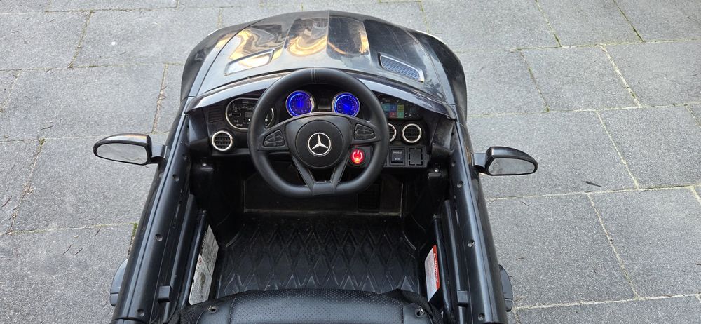 Samochód na akumulator Mercedes AMG