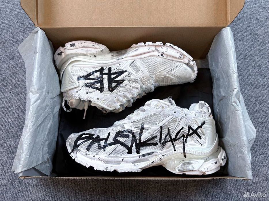 Стильние Кроссовки Balenciaga Runner Graffiti білого кольору